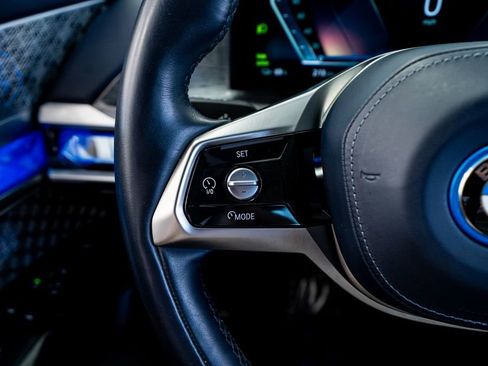 Used 2024 BMW i7 xDrive60 image 40