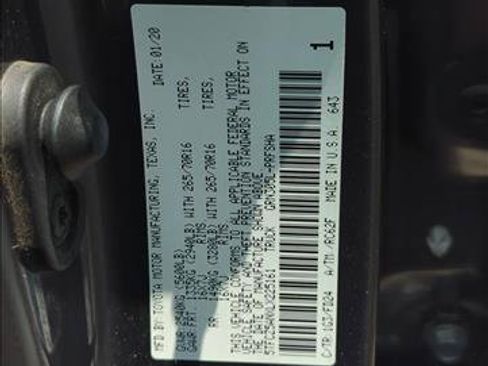 Used 2020 Toyota Tacoma TRD Off-Road w/ Technology Package AWD/4WD image 28
