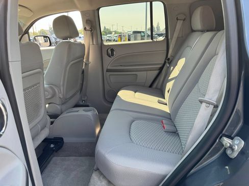 Used 2010 Chevrolet HHR LS FWD image 26