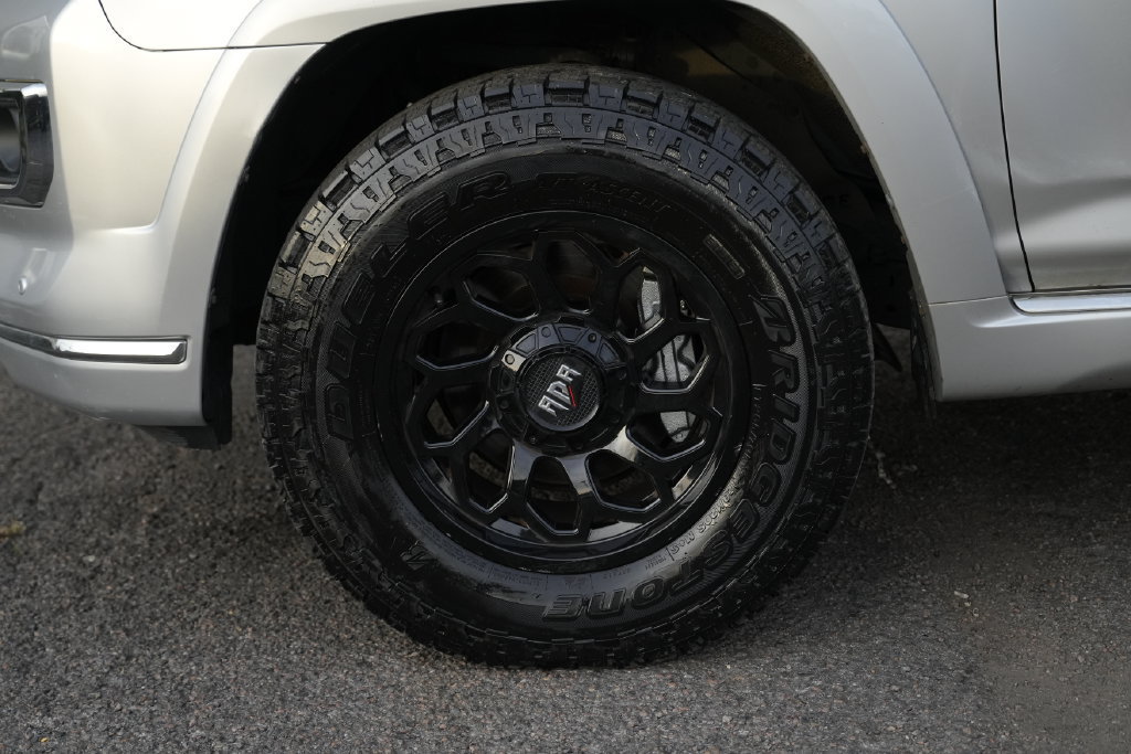 Used 2016 Toyota 4Runner Limited AWD/4WD image 13