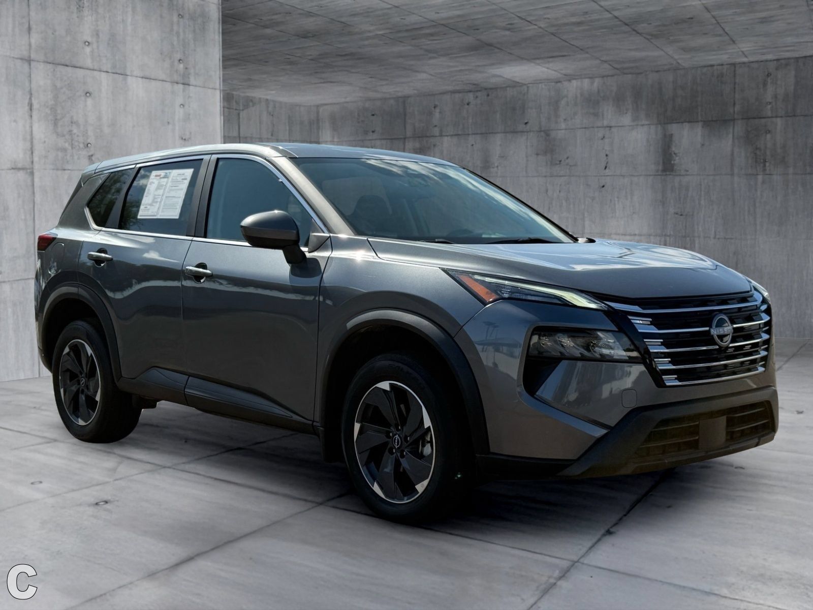 Used 2024 Nissan Rogue SV FWD image 9