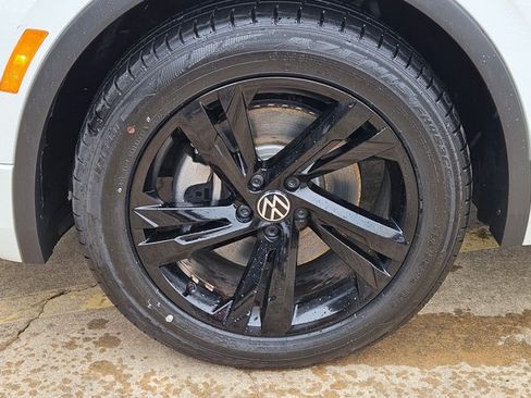 Used 2023 Volkswagen Tiguan SE R-Line FWD image 25