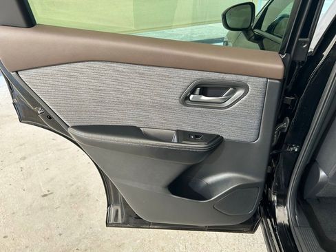 Used 2023 Nissan Rogue SV image 24