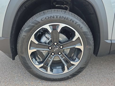 New 2026 Chevrolet Equinox LT w/ Convenience Package II FWD image 9