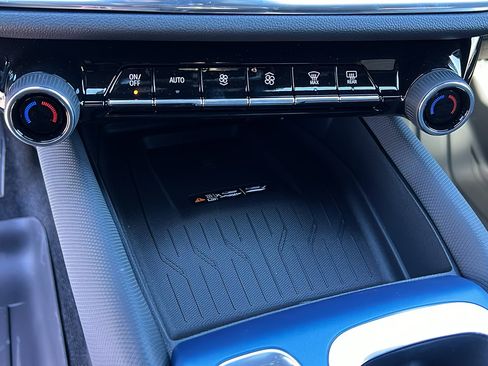 New 2026 Chevrolet Equinox EV LT image 21