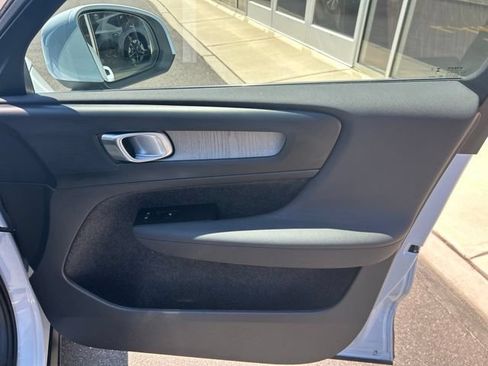 Used 2025 Volvo XC40 B5 Core AWD/4WD image 14