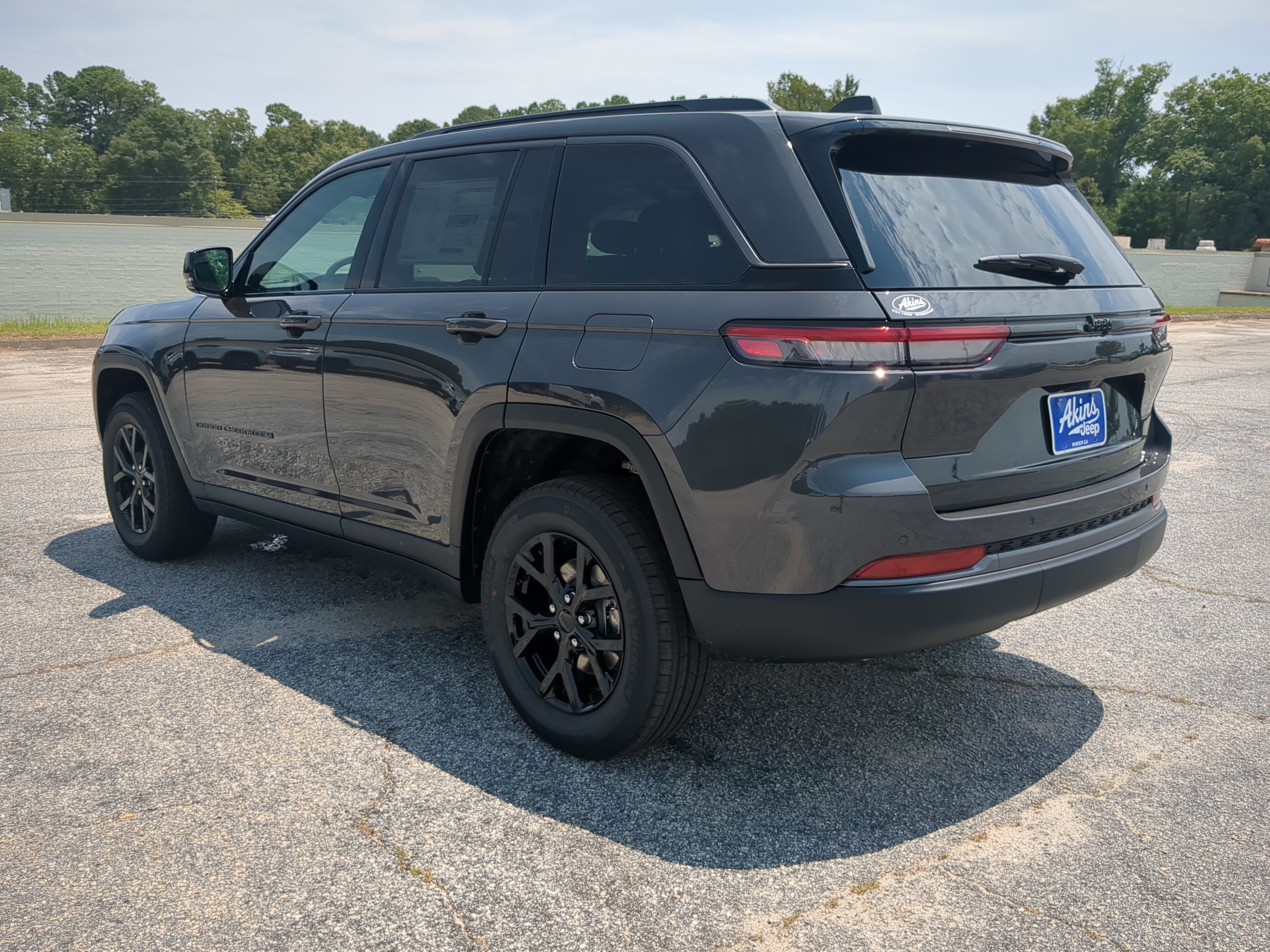 New 2026 Jeep Grand Cherokee Altitude RWD image 5
