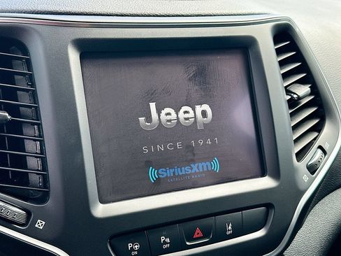 Used 2023 Jeep Cherokee Altitude Lux AWD/4WD image 14