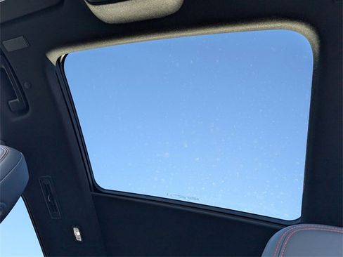 New 2026 Chevrolet Traverse RS image 17