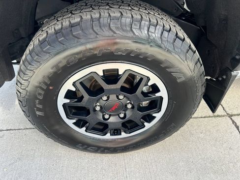 Used 2024 Toyota Tacoma TRD Off-Road w/ TRD Off Road Upgrade Package AWD/4WD image 15