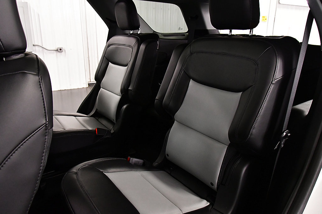 Used 2023 Ford Explorer XLT w/ Equipment Group 202A AWD/4WD image 29