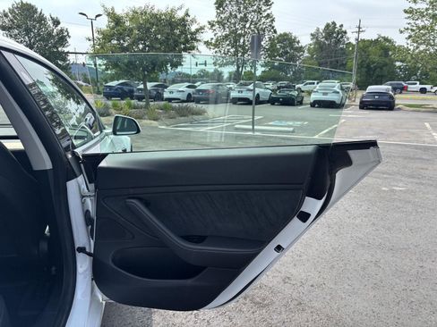 Used 2019 Tesla Model 3 Standard Range Plus RWD image 18