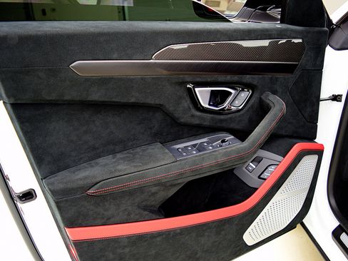 Used 2024 Lamborghini Urus Performante image 43