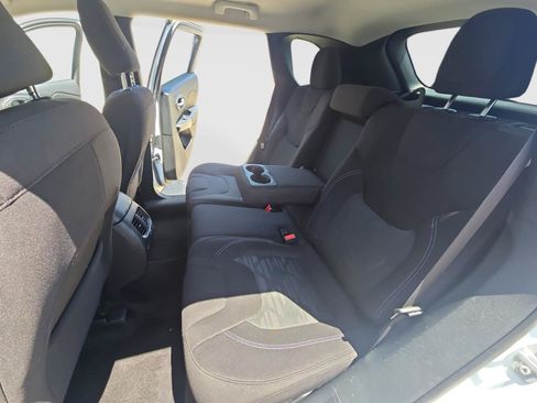 Used 2019 Jeep Cherokee Latitude w/ Cold Weather Group FWD image 19