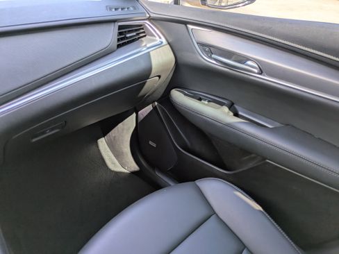 Used 2023 Cadillac XT5 Luxury FWD image 12