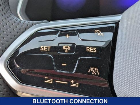 Used 2022 Volkswagen Tiguan SE R-Line image 14