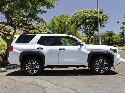 Used 2025 Toyota 4Runner SR5 AWD/4WD image 6