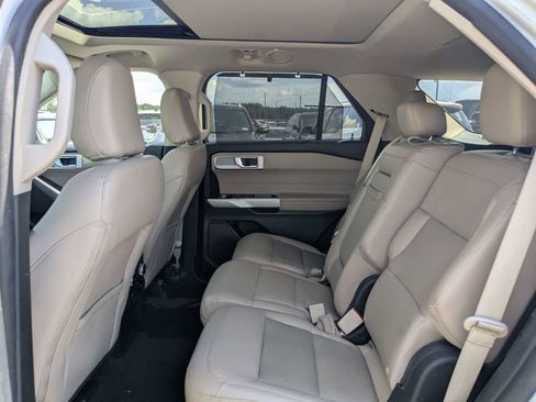 Used 2021 Ford Explorer Limited w/ Equipment Group 301A AWD/4WD image 11