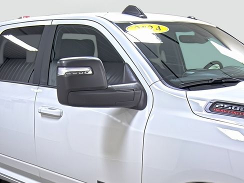 Used 2024 RAM 2500 Big Horn w/ Night Edition AWD/4WD image 15