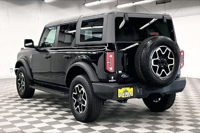 Used 2024 Ford Bronco Outer Banks AWD/4WD image 2