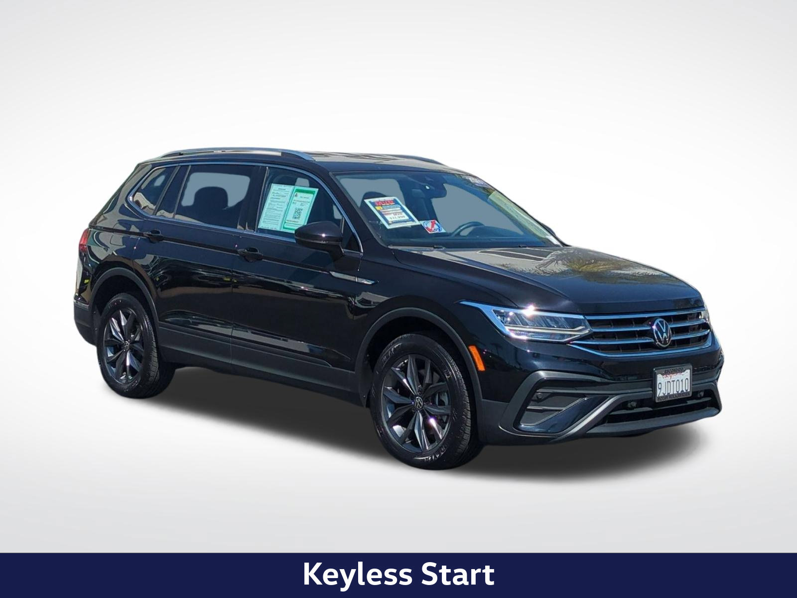 Used 2023 Volkswagen Tiguan SE FWD image 2