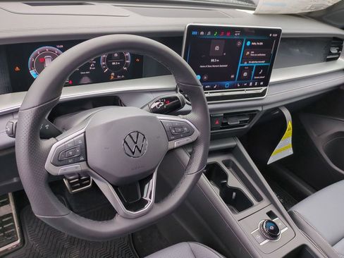 New 2026 Volkswagen Tiguan SE R-Line AWD/4WD image 15