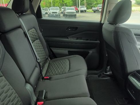 Used 2024 Nissan Pathfinder SV AWD/4WD image 12