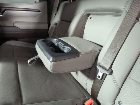 Used 2024 GMC Sierra 1500 SLT w/ SLT Premium Plus Package image 32