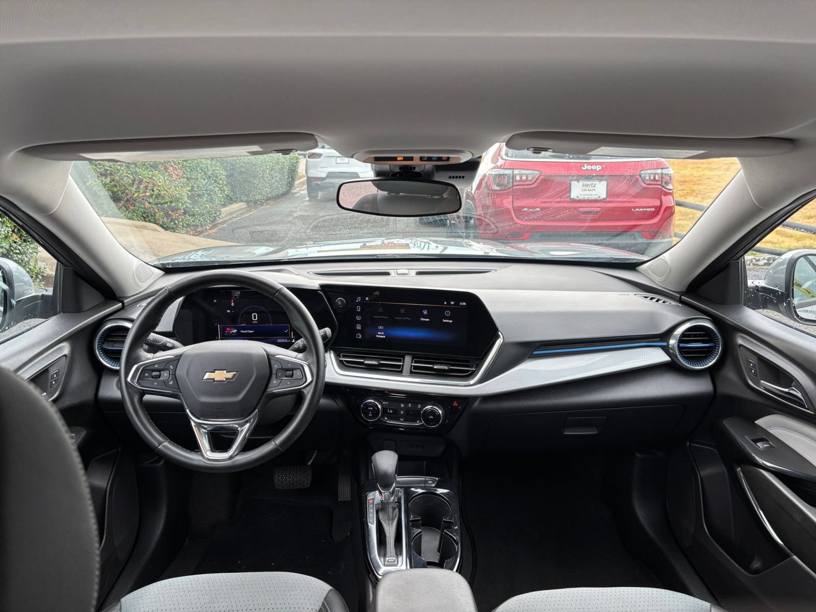 Used 2025 Chevrolet Trax LT w/ LT Convenience Package FWD image 31