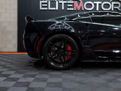 Used 2019 Chevrolet Corvette Z06 w/ Z07 Performance Package RWD image 17