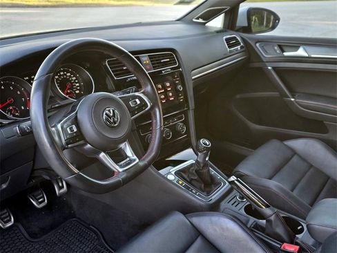 Used 2019 Volkswagen GTI SE image 24