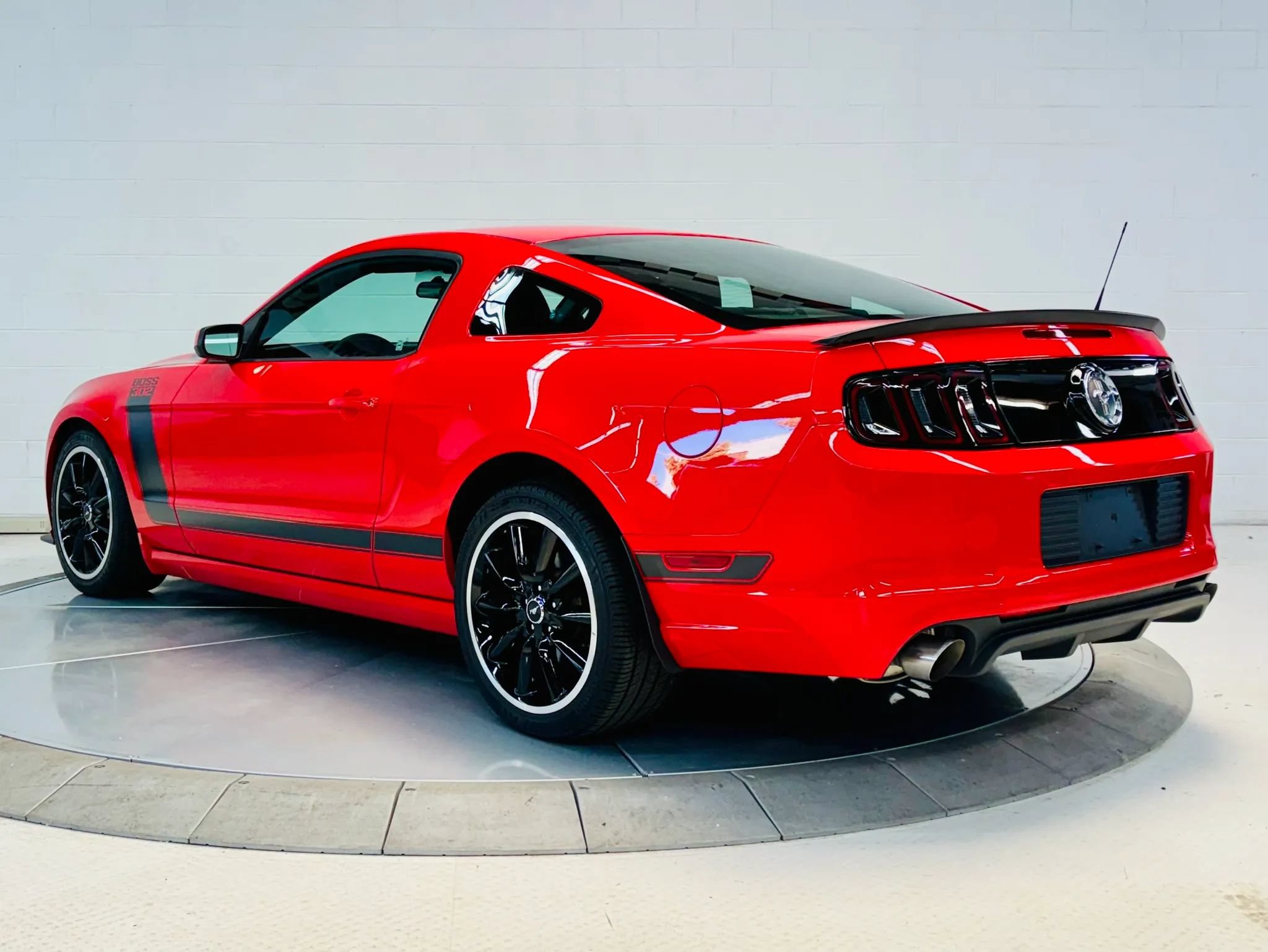 Used 2013 Ford Mustang Boss 302 RWD image 9