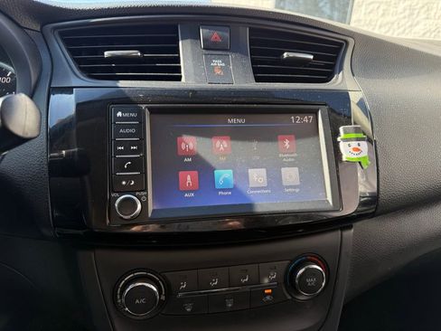 Used 2019 Nissan Sentra S image 9