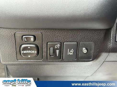 Used 2016 Toyota RAV4 Limited AWD/4WD image 30
