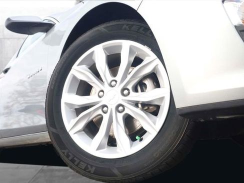 Used 2024 Chevrolet Malibu LT image 3