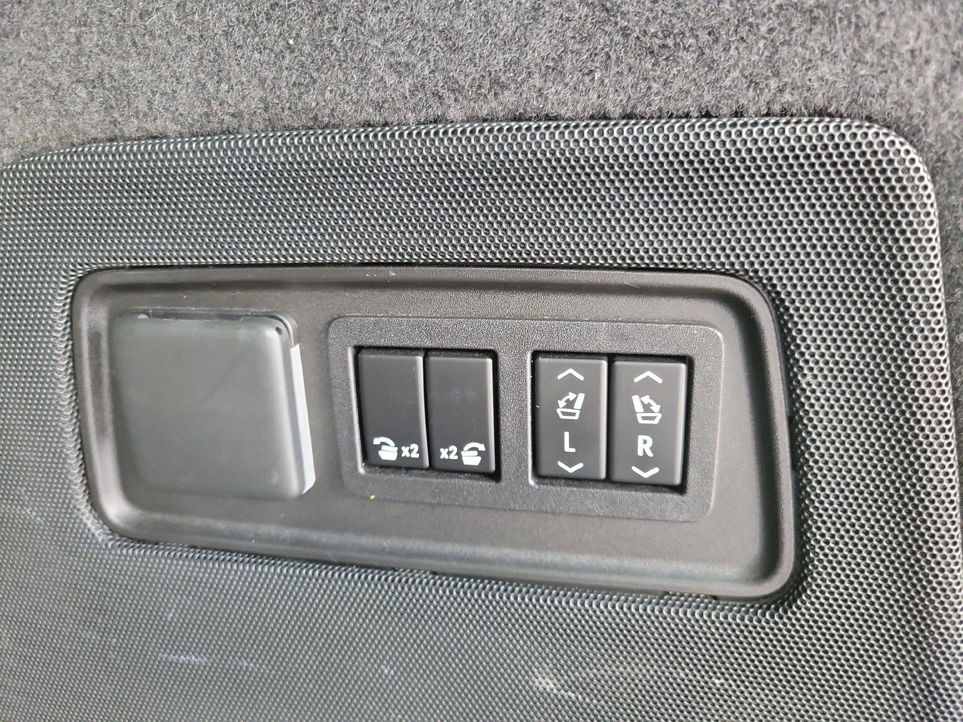 Used 2022 Cadillac Escalade ESV Sport w/ Touring Package AWD/4WD image 14