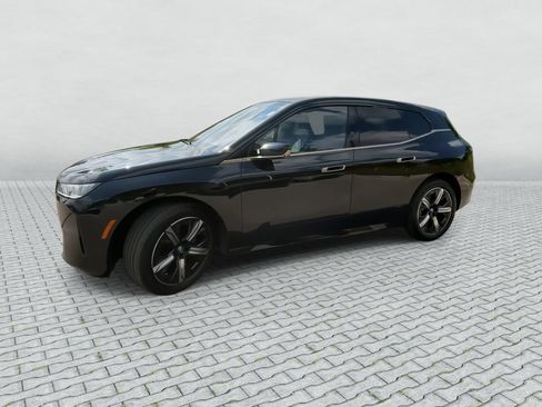 Used 2024 BMW iX xDrive50 w/ Premium Package AWD/4WD image 4