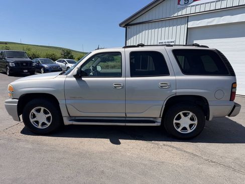 Used 2005 GMC Yukon Denali AWD/4WD image 2