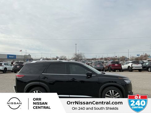 New 2025 Nissan Pathfinder Platinum image 4