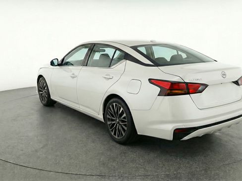 Used 2025 Nissan Altima 2.5 SV FWD image 6