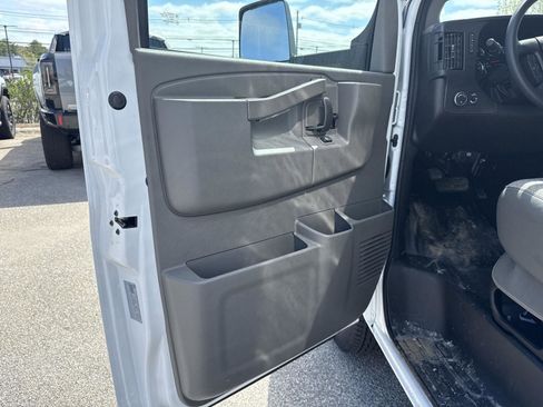 New 2025 GMC Savana 3500 w/ Power Convenience Package image 22