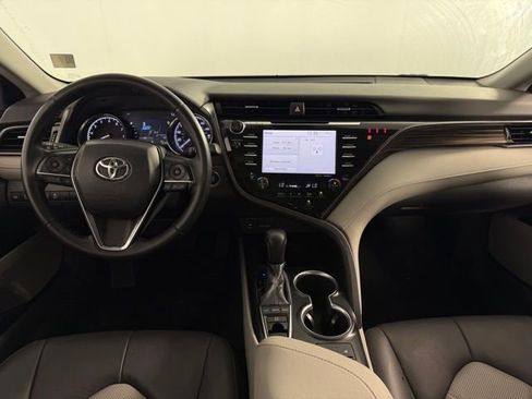 Used 2019 Toyota Camry XLE FWD image 19