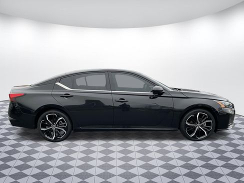 Used 2023 Nissan Altima 2.5 SR image 2