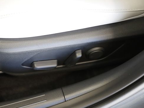 New 2026 Hyundai Elantra Limited FWD image 13