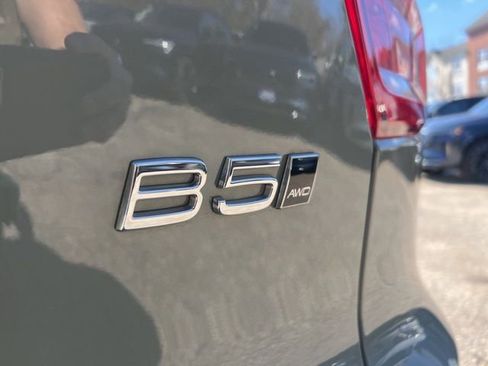 Used 2025 Volvo XC40 B5 Plus image 16