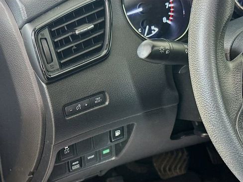 Used 2018 Nissan Rogue S image 11