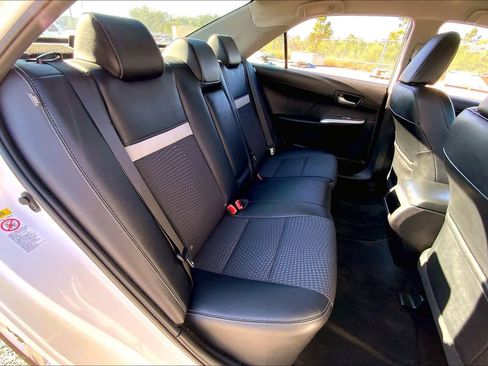 Used 2014 Toyota Camry SE image 18