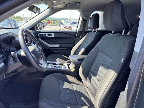 Used 2022 Ford Explorer XLT image 9