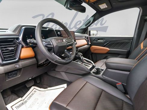 Used 2023 GMC Canyon AT4 w/ AT4 Premium Package AWD/4WD image 4