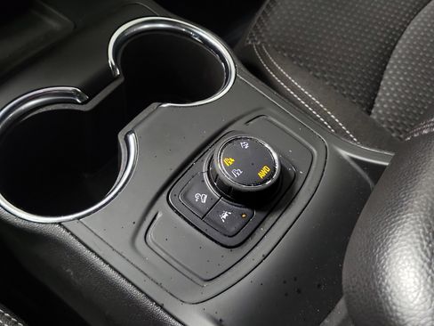 Used 2024 GMC Terrain SLE image 35